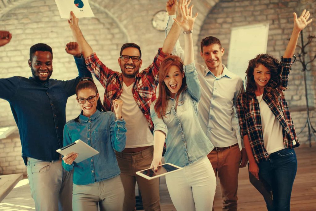 Claves para maximizar el éxito empresarial: motivación y felicidad laboral.