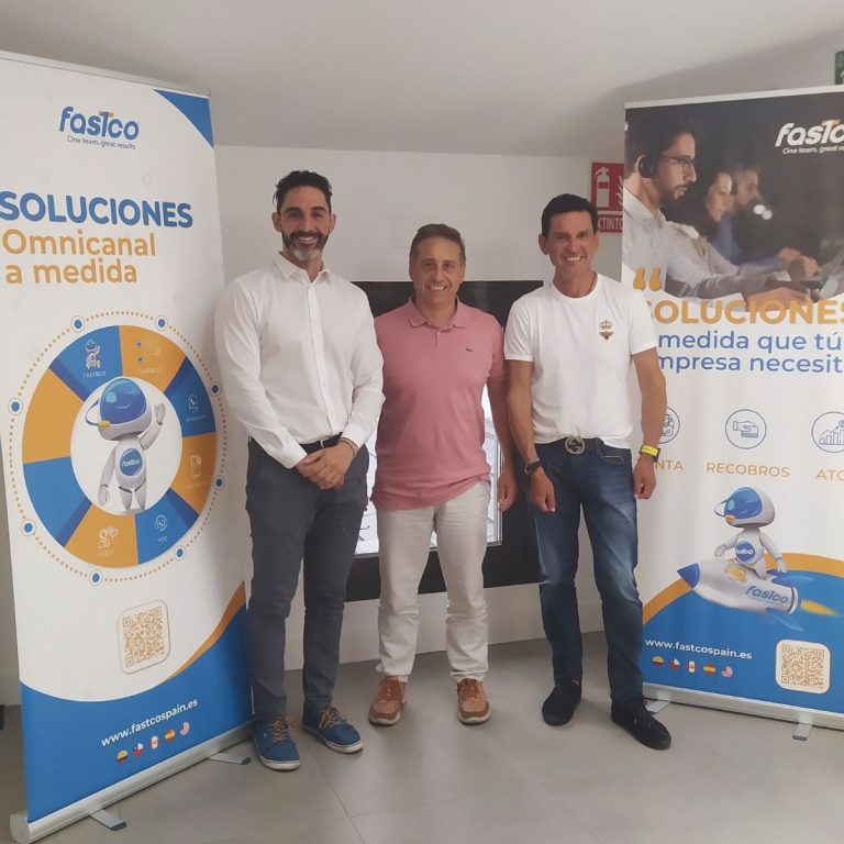 Hernán Leal, Vicente Quesada y Oscar Lázaro en las oficinas de Fastco España